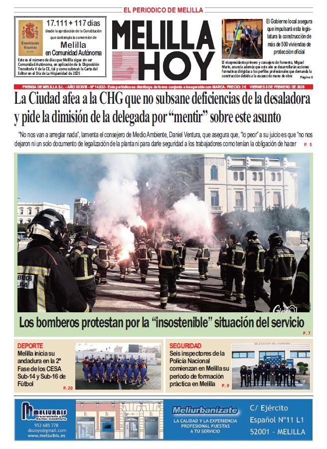 Protesta de bomberos en Melilla con humo y pancartas