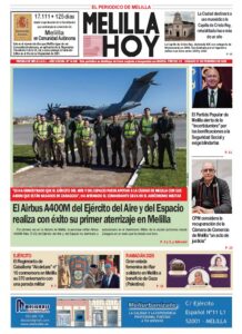Grupo de militares junto al Airbus A400M en Melilla