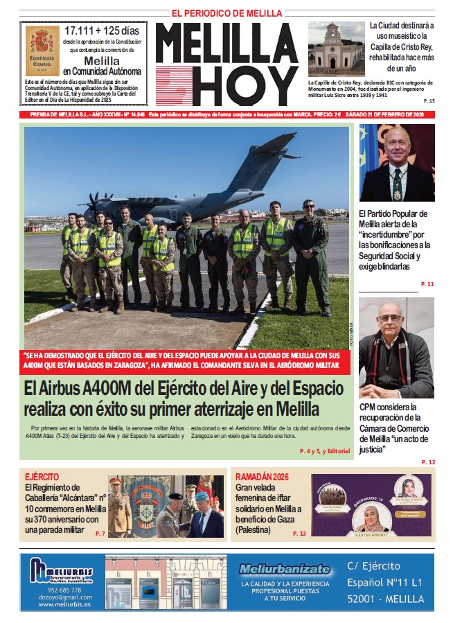 Grupo de militares junto al Airbus A400M en Melilla